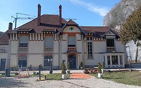 Atypique Dans Une Maison De Caractère En Bordure De Riviere